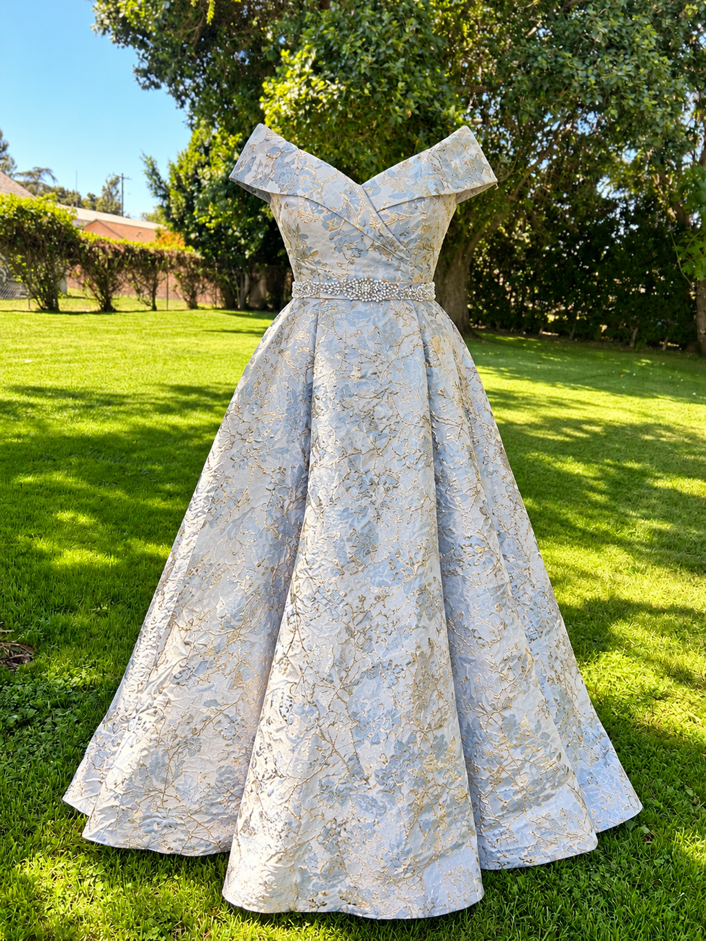 Donna Karen Size 18W Off-The-Shoulder Metallic Floral Jacquard Ball Gown Macy’s – Ice Blue & Gold