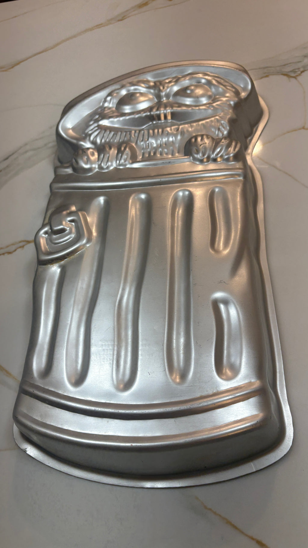 Wilton Oscar the Grouch Aluminum Character Cake Pan - Sesame Street Baking Mold #502-7312