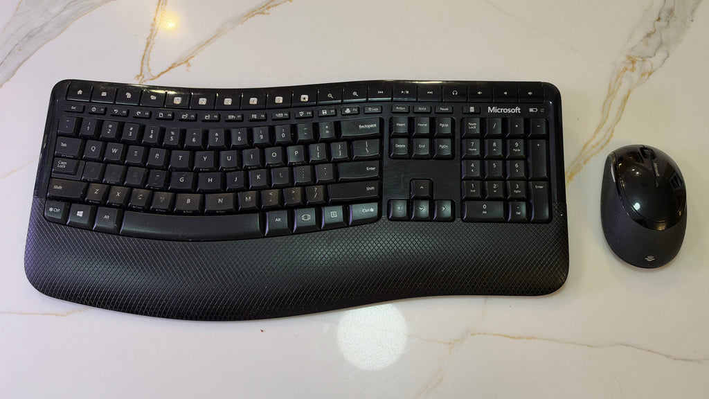 Microsoft Wireless Comfort Desktop 5050 Keyboard and Mouse Combo Set