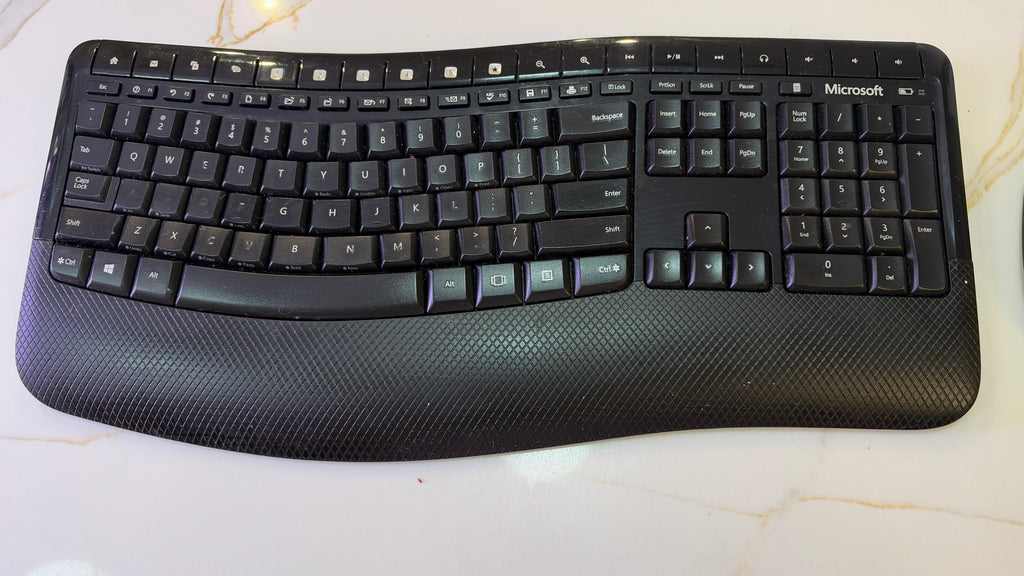 Microsoft Wireless Comfort Desktop 5050 Keyboard and Mouse Combo Set
