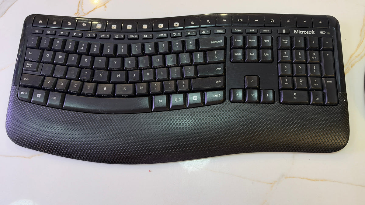 Microsoft Wireless Comfort Desktop 5050 Keyboard and Mouse Combo Set