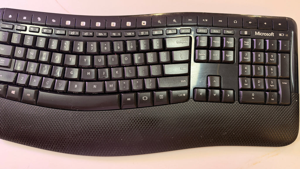 Microsoft Wireless Comfort Desktop 5050 Keyboard and Mouse Combo Set