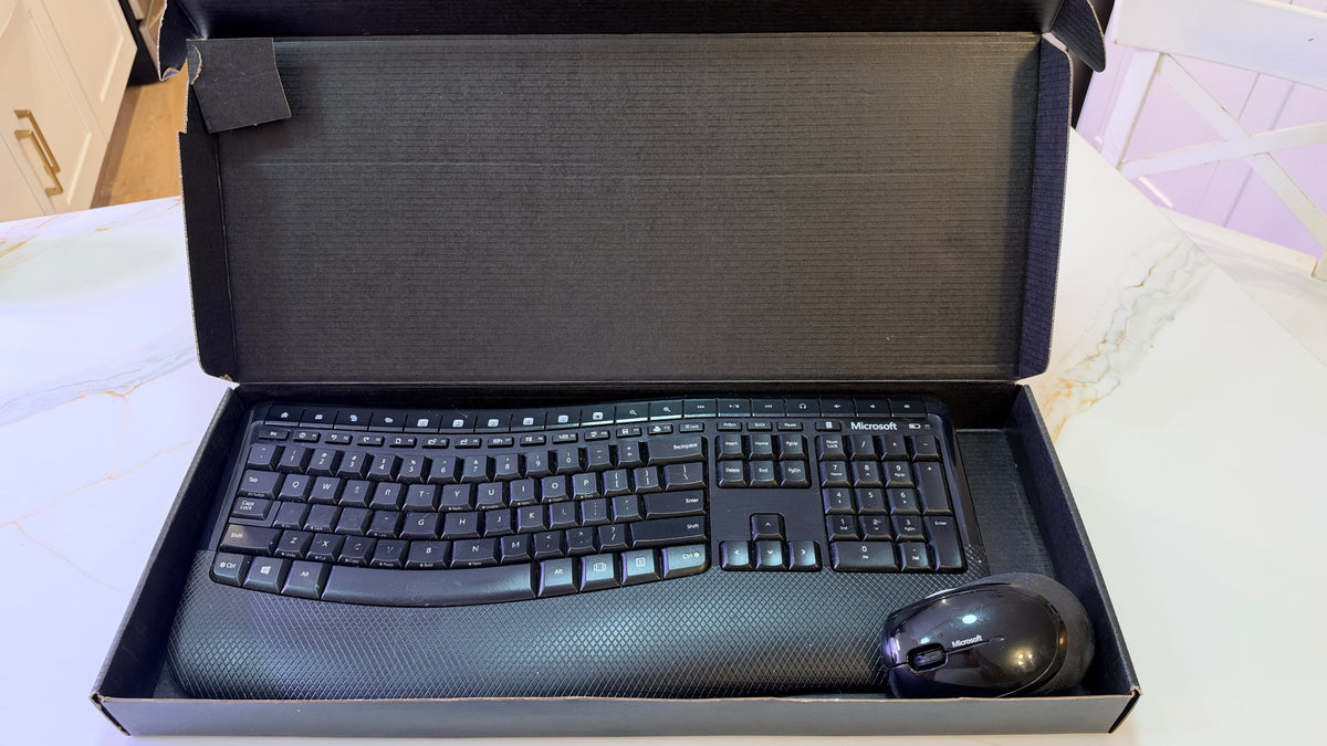 Microsoft Wireless Comfort Desktop 5050 Keyboard and Mouse Combo Set