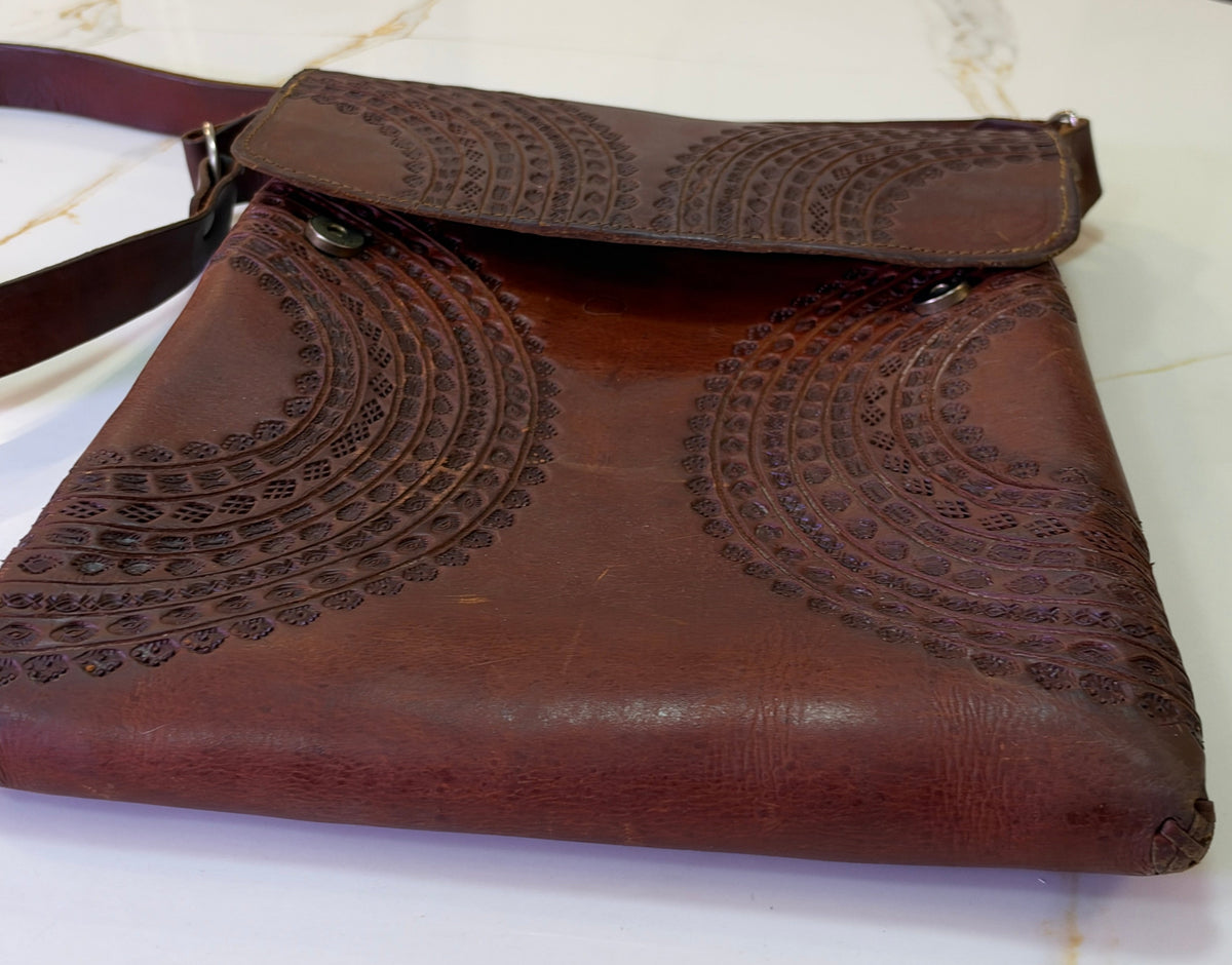 Hand-Tooled Thick Mexican Leather Crossbody Messenger Bag – Chestnut Brown unisex