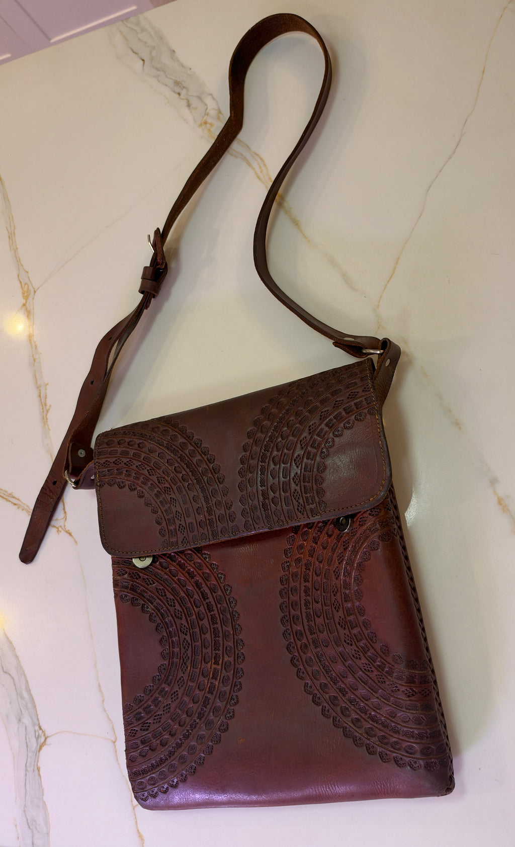 Hand-Tooled Thick Mexican Leather Crossbody Messenger Bag – Chestnut Brown unisex
