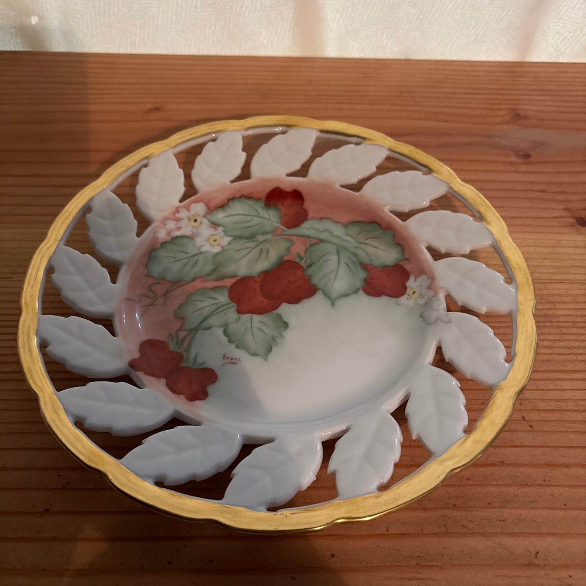 VINTAGE Betson Hand-Painted Strawberry Porcelain Plate | Reticulated Leaf Border | Gold Rim | Japan