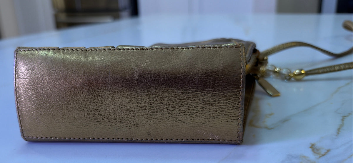 Vintage Metallic Rose Gold Embossed Floral Wristlet Clutch – Elegant Evening Purse